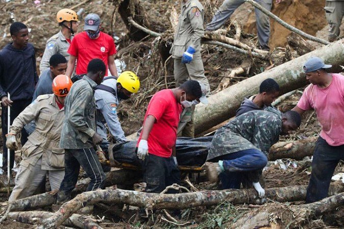 1_petropolis_chuvas_tnrgo_abr_1602220710-49078236