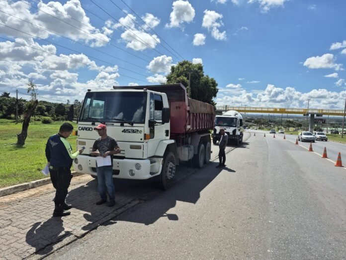 9.4.-Operacao-Carga-Pesada.-Foto-Divulgacao-DER-DF4-1536x1152