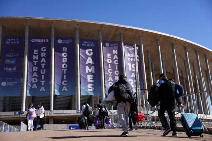 Brasília (DF), 18/06/2025 - "Campuseiros" chegam para a 17ª edição da Campus Party Brasil, que começa hoje (18) e vai até domingo (22), na Arena BRB Mané Garrincha, em Brasília. Foto: Marcelo Camargo/Agência Brasil
