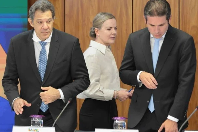 1_haddad_gleisi_motta-53676136