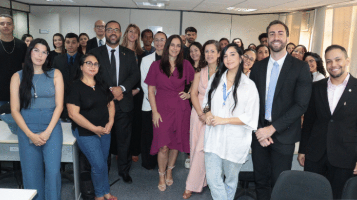 Controladoria-Geral do DF recebe estudantes para promover a cultura da integridade desde a universidade