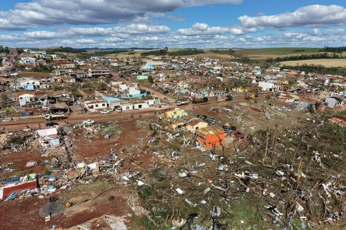 1_afp--20251108--83gz4af--v1--highres--brazilweathertornado-60725616