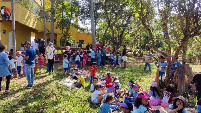 Foto_1_Mat_estudantes_Visitam_Veredinha