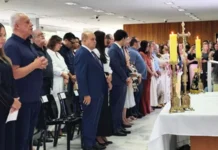 Ibaneis se emociona em missa de despedida ao deixar o cargo de governador