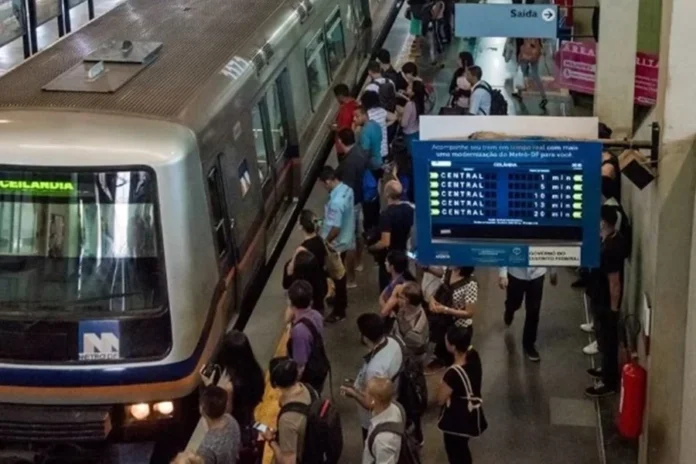 passageiros-trocam-metro-carros-onibus