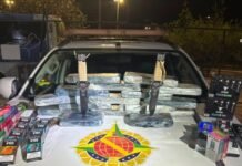 PM apreende drogas e produtos em ônibus na divisa do DF