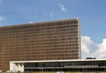 Candidatos ao GDF cumprem agenda intensa na reta final do primeiro turno