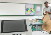 Eleitor é preso após colar tecla 3 de urna eletrônica em Ceilândia