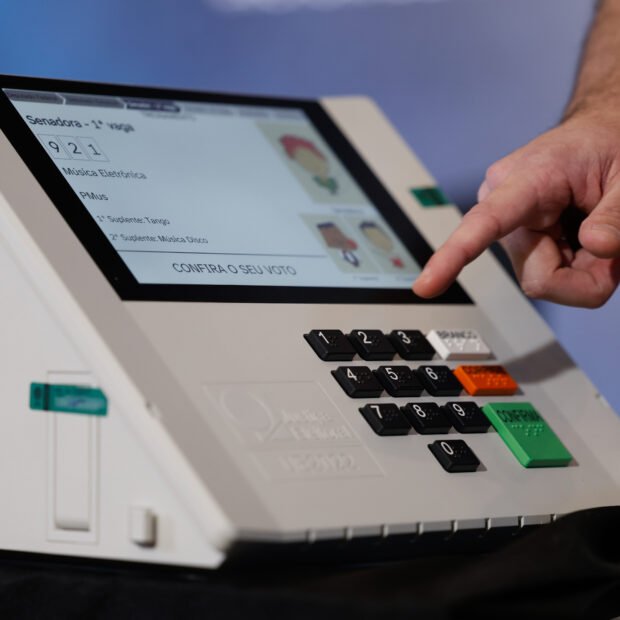 TRE apresenta urna eletrônica para as Eleições 2026
